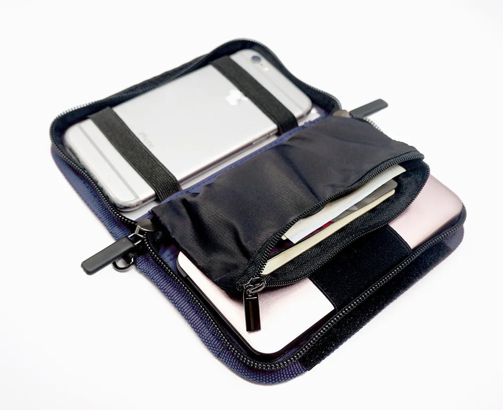 <A 000a001z7> Fungolia Smartphone Charging Pouch  (Navy)